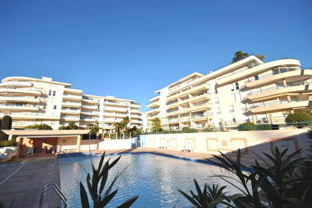 T2 Climatise A 5 Minutes A Pied De La Plage Avec Parking, Piscine Et Wifi Fréjus Εξωτερικό φωτογραφία